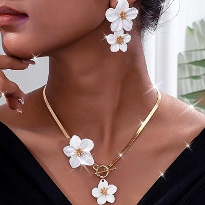 Fashionable And Elegant Alloy Flower Pendant Necklace Earring Set