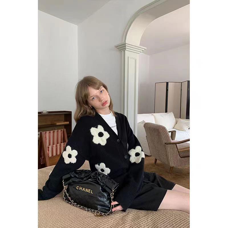 European & American Autumn V-Neck Floral Knit Cardigan for Women