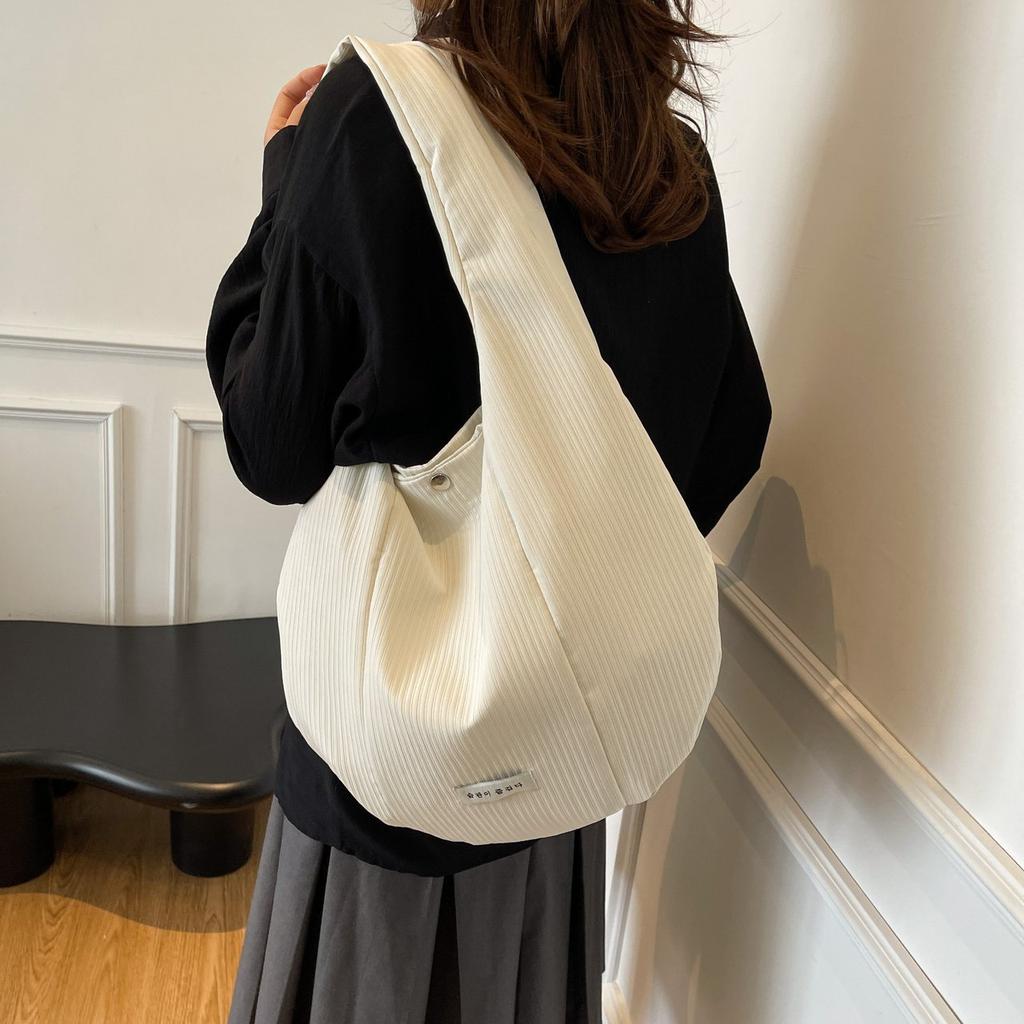 Fashion women's bag spring solid color light casual large capacity pleated shoulder bag messenger bag simple versatile bag