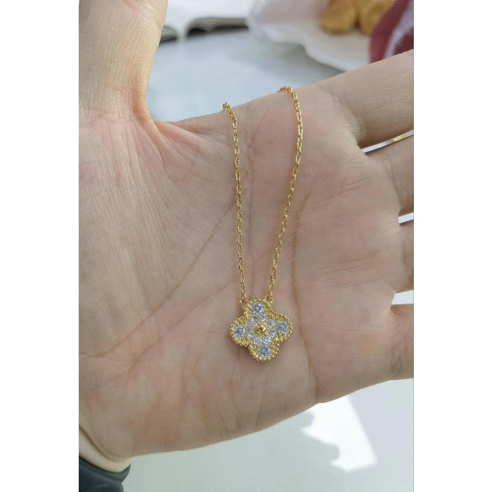 High-end Four-leaf Clover Necklace for Women 18K Rose Red Chalcedony Agate Natural White Shell Pendant Clavicle Chain