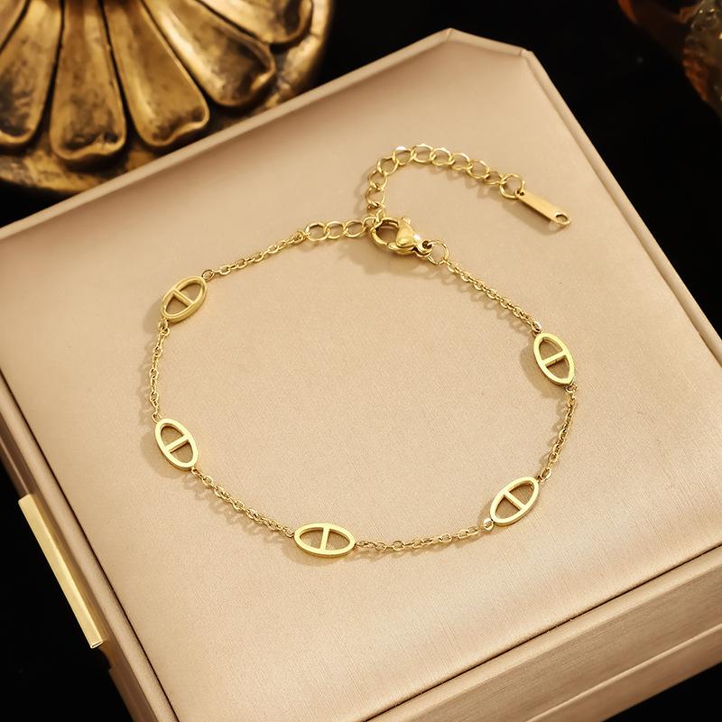 

Элегантный европейский и американский женский браслет из титановой стали с носом поросенка - Модный и универсальный дизайн