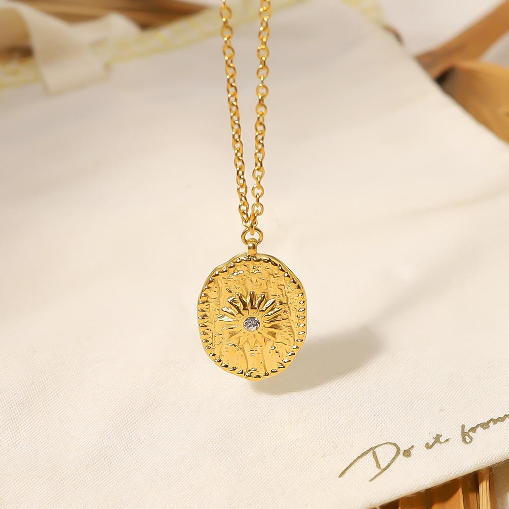 Echter Gold Edelstahl Mangxing Anhänger Halskette Vintage Stil Perkussion Titanstahl Schlüsselbeinkette