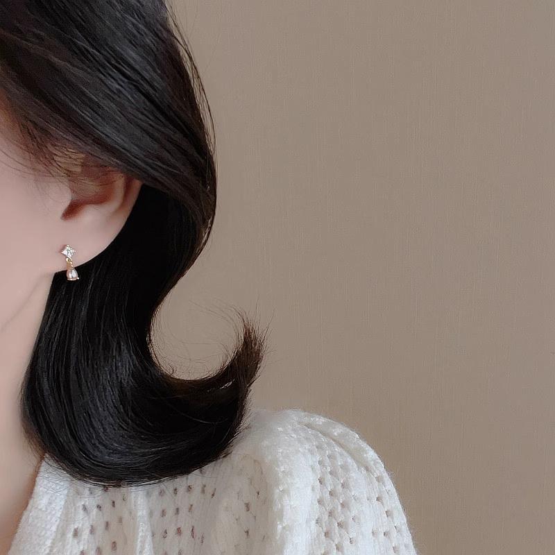 Sweet Champagne Zirconia Studs Female Niche High-level Sense of One Hundred Exquisite and Light Luxury Earrings Studs Office Versatile Daily Wear