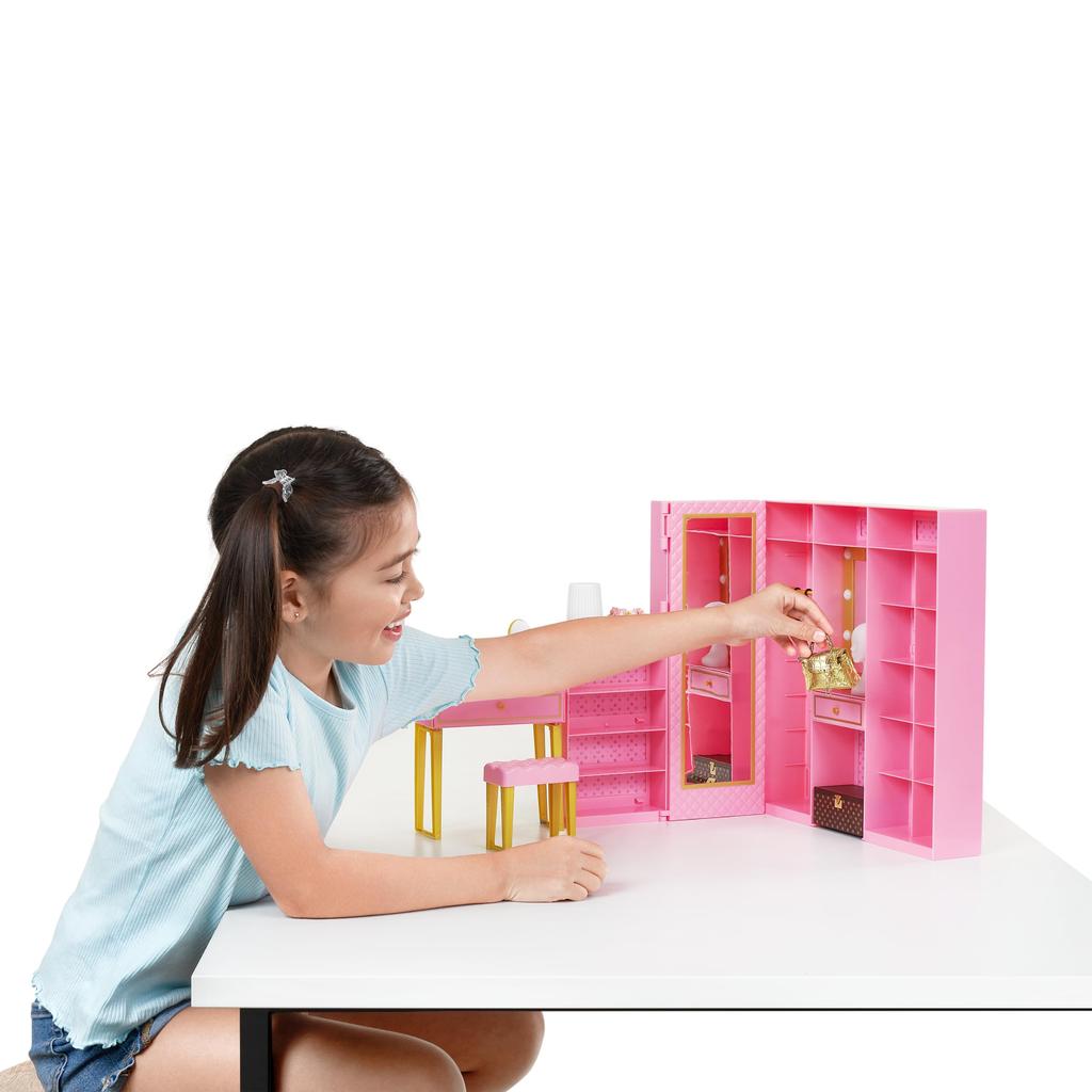 ZURU Mini Brand Mini Fashion Dream Wardrobe with Metallic Mini Fashion Bags and Over 25 Storage Areas - A Great Gift for Girls Who Love Fashion