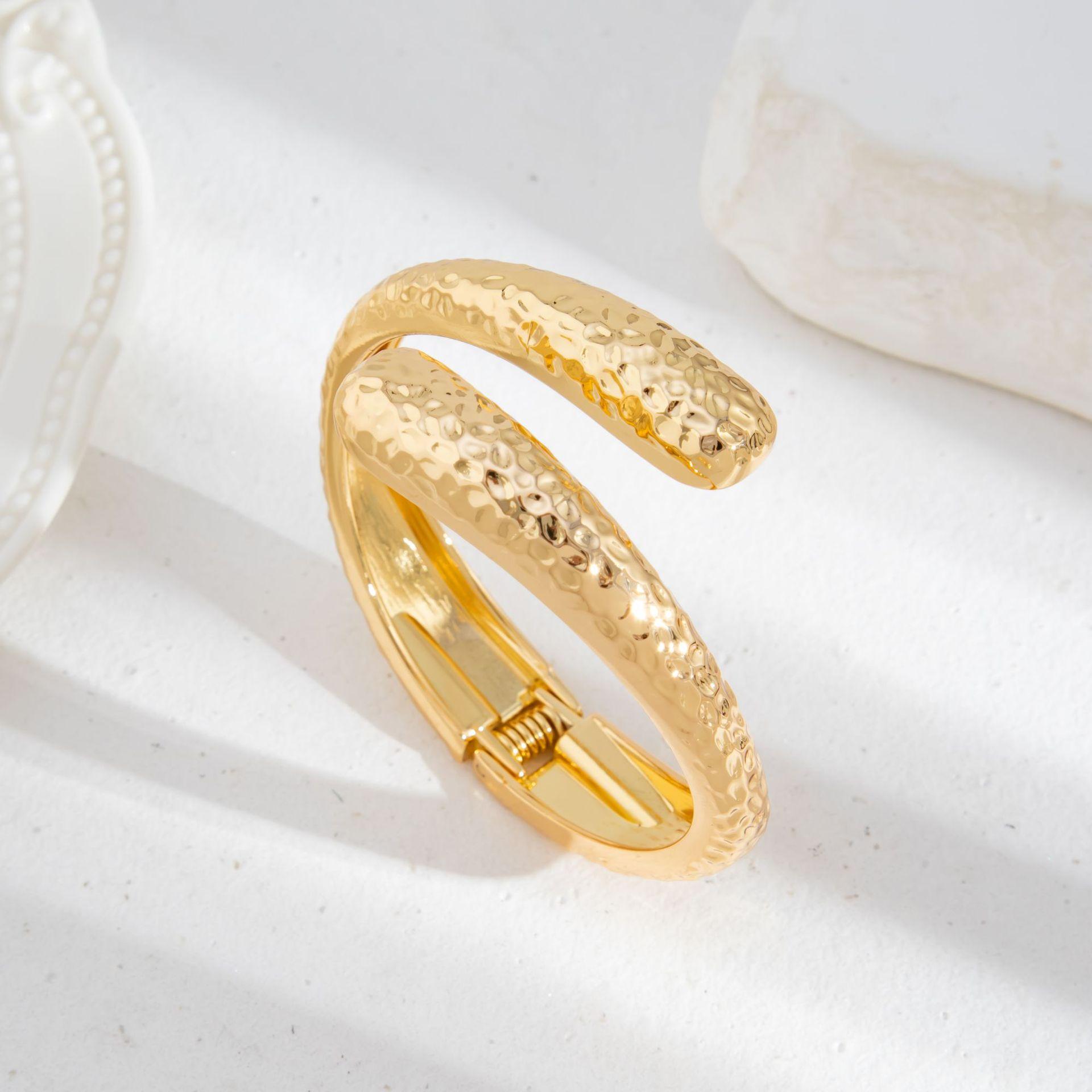 Модный Металлический Браслет-Обнимашка в Форме Капли Воды, Дизайнерский Браслет с Открывающимся Пружинным Замком, Женский