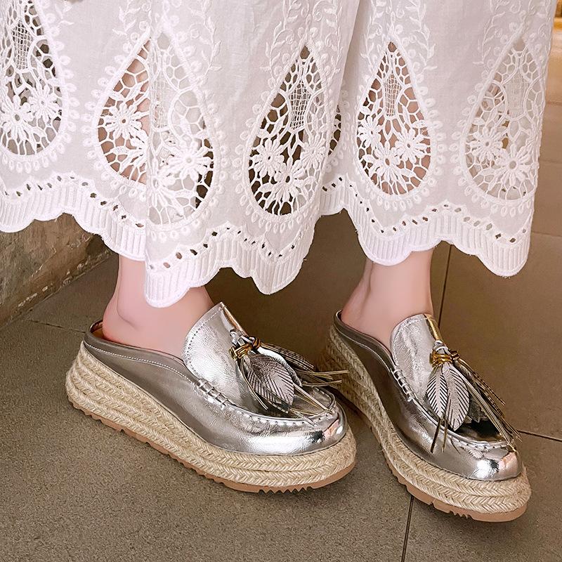 

Соломенные толстоподошвенные серебристые с сумкой на носке крутые шлепанцы для женской летней обуви 2025 новые декоративные шлепанцы с подошвой-маффином для женщин 40 серебряный