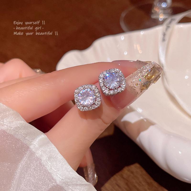 1 Pair Classic Micro-Inlaid Super Shiny Square Diamond Earrings For Women Simple And Cool Style Earrings