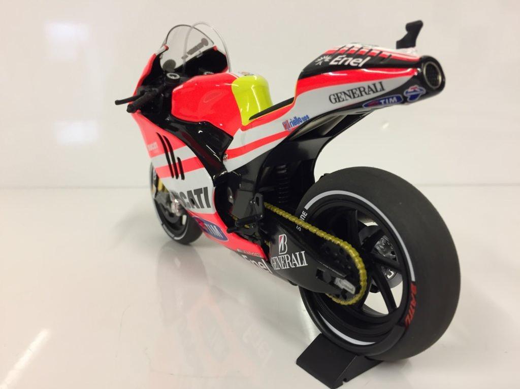 Minichamps Scale Ducati Desmosedici GP 2011 MotoGP Rossi 1/12 11.1 #46 V.