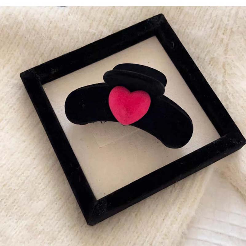 Korean Black Velvet Heart Hair Claw Clip For Women Girls Vintage Pink Love Hair Claws Girls Barrettes Hairpins Hair Accessories