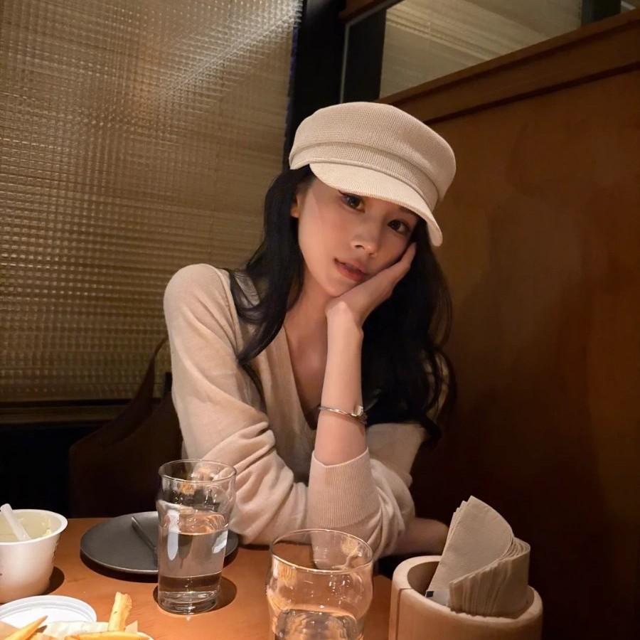 Spring and Autumn Simple Newsboy Hat White Black Cap Female Casual Sunshade Artist Hat Show Face Small Octagonal Hat Tide