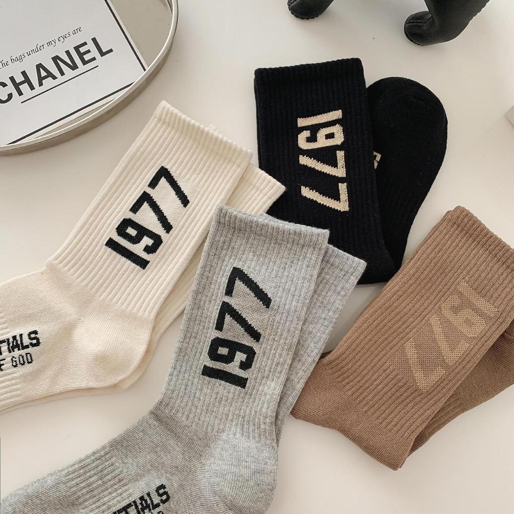 1977 Socks, Fashion Sports Socks, Trendy Socks, Breathable Sweat-Absorbing Cotton Socks, Medium Tube Socks, Skateboard Socks, Stockings