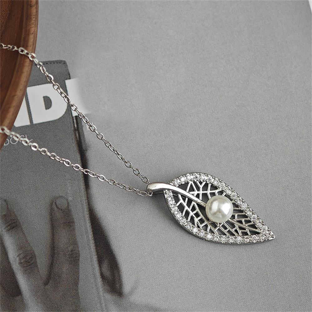 Leaf Pearl Necklace For Women Fashionable Simple Micro Inlaid Hollowed Out Light Luxury Versatile Accessories Gift