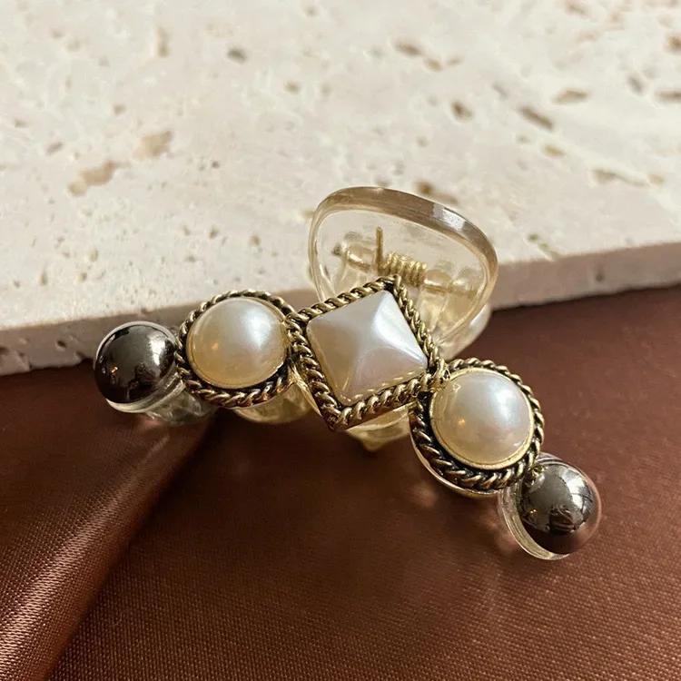 Mini Pearl Hair Claw Women Girls Sweet Cute Hair Claw Chic Barrettes Claw Crab Hairpins Styling Fashion Hair Styling Accessories