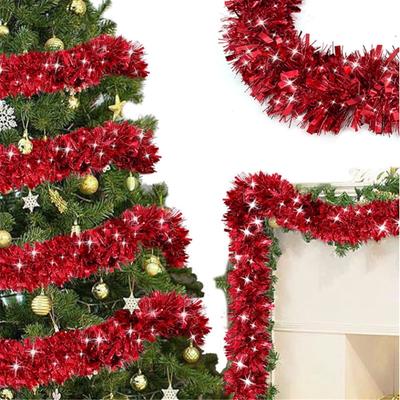 Weihnachtsdekorative Wollstreifen werden für Weihnachtsdekorationen im Innen- und Außenbereich verwendet