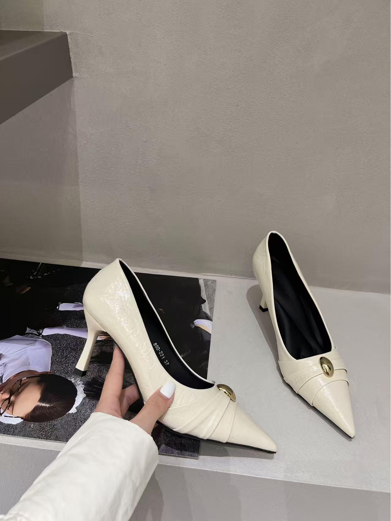 

Women s Black Stiletto Heels with Metal Buckle - Autumn 2025 Collection 40 абрикосовий