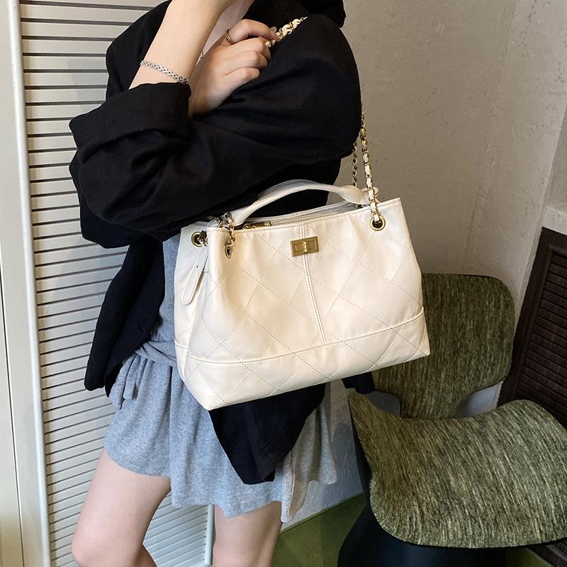 Lingge Chain Large Capacity Bag, New Fashionable Small Fragrant Style Crossbody Women's Bag, Retro Commuter Tote Bag