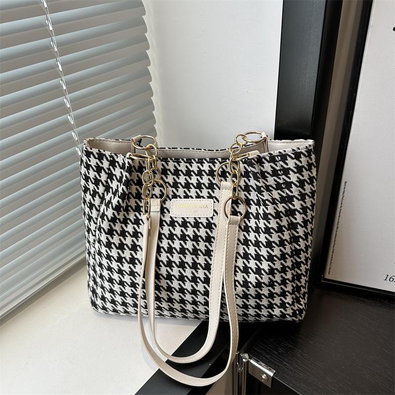 

Large capacity casual fashion niche aesthetic shoulder armpit bag new simple handbag tote bag