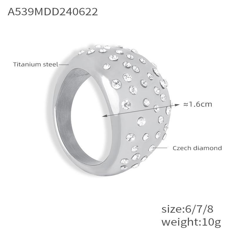 

Модное индивидуальное широкое геометрическое кольцо с бриллиантами, инкрустированное бриллиантами, женское, британский ветер, титановая сталь, 18-каратное золото, не выцветает, нишевое темпераментное кольцо No. 8