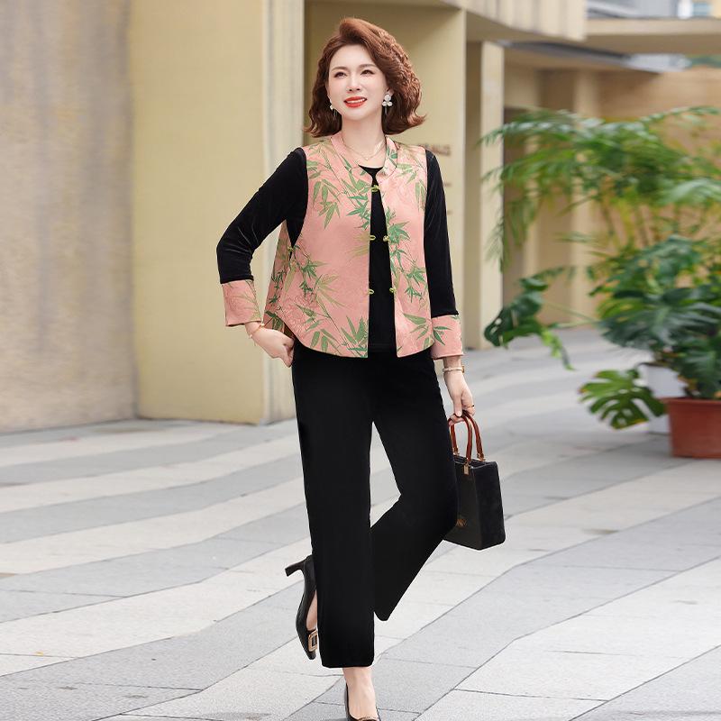 

Elegant Chinese-Inspired Reversible Vest Three-Piece Set for Mothers - Perfect for Spring and Autumn 2XL (57-62 kg)