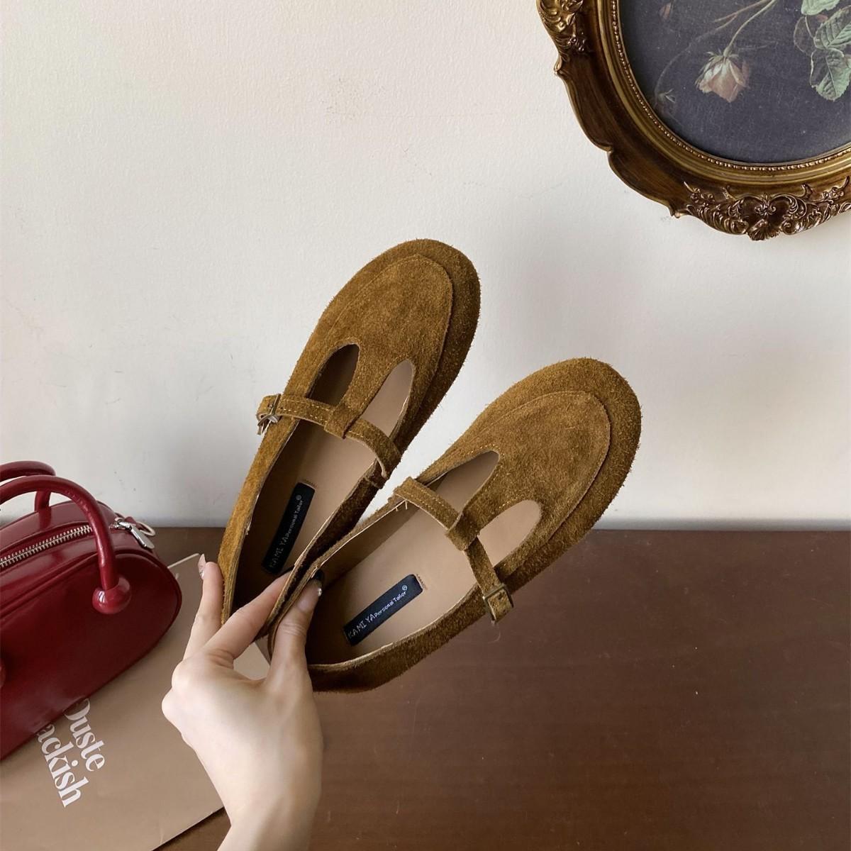 

2025 новые туфли на плоской подошве с круглым носком и ремешком-пряжкой, из матовой коровьей кожи, в стиле колледжа, маленькие кожаные туфли для работы 40