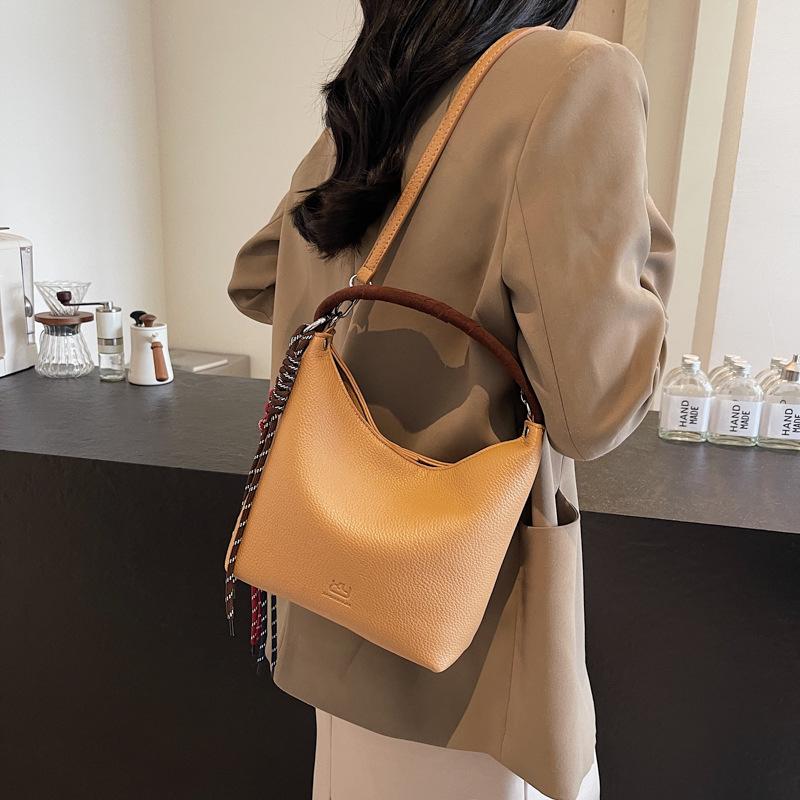 2025 new fashion trend retro milkshake white armpit bag lunch box bag shoulder crossbody women's handbag