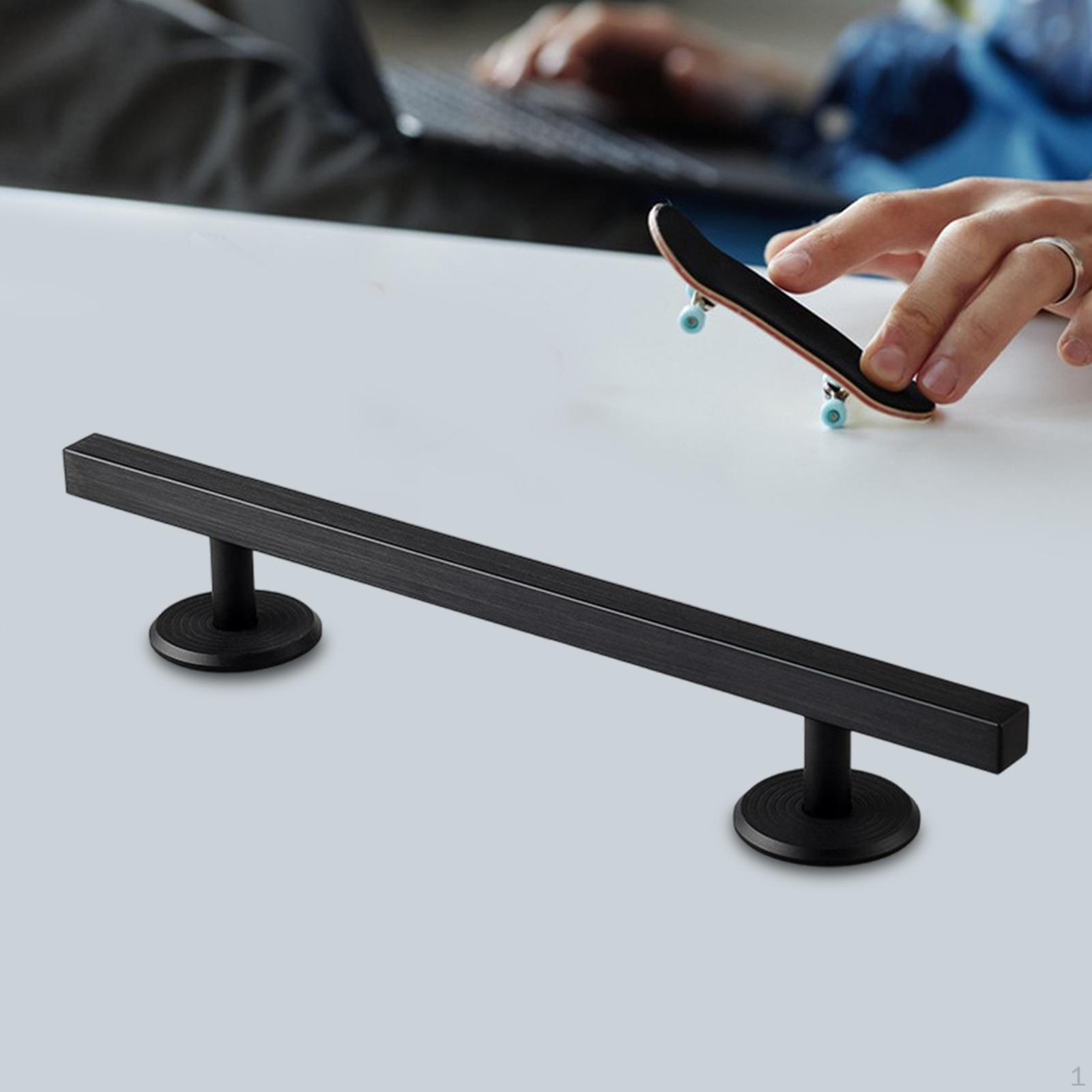 

Тренувальна рампа для фінгерборду довжиною 25 см, ідеально підходить для додавання грайливого акценту до ігор та чорний