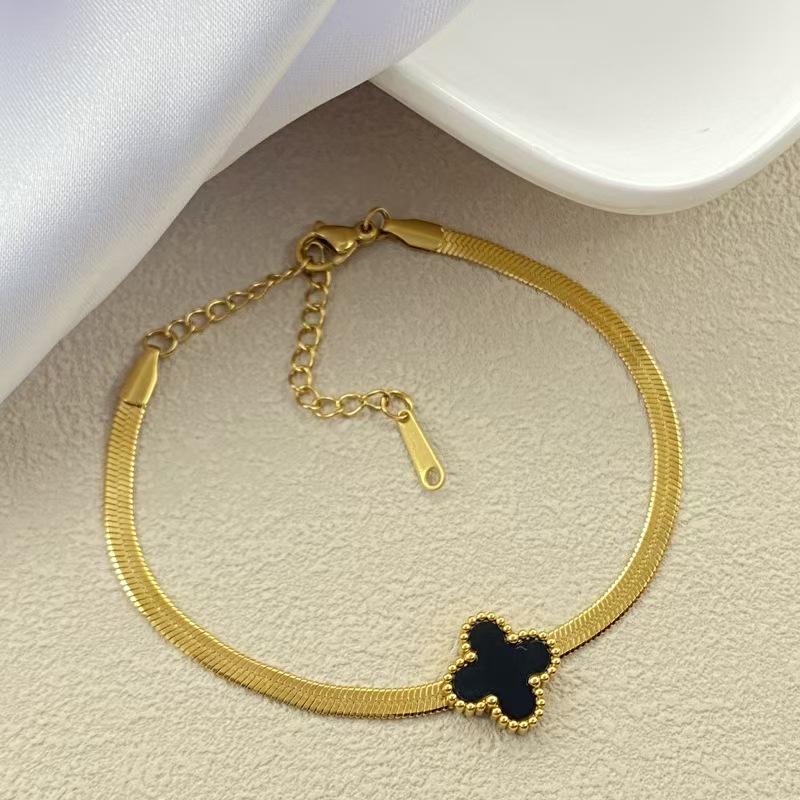 Lucky Clover Bracelet for Women 18K Simple, Fashionable, Versatile, High End Bracelet Jewelry