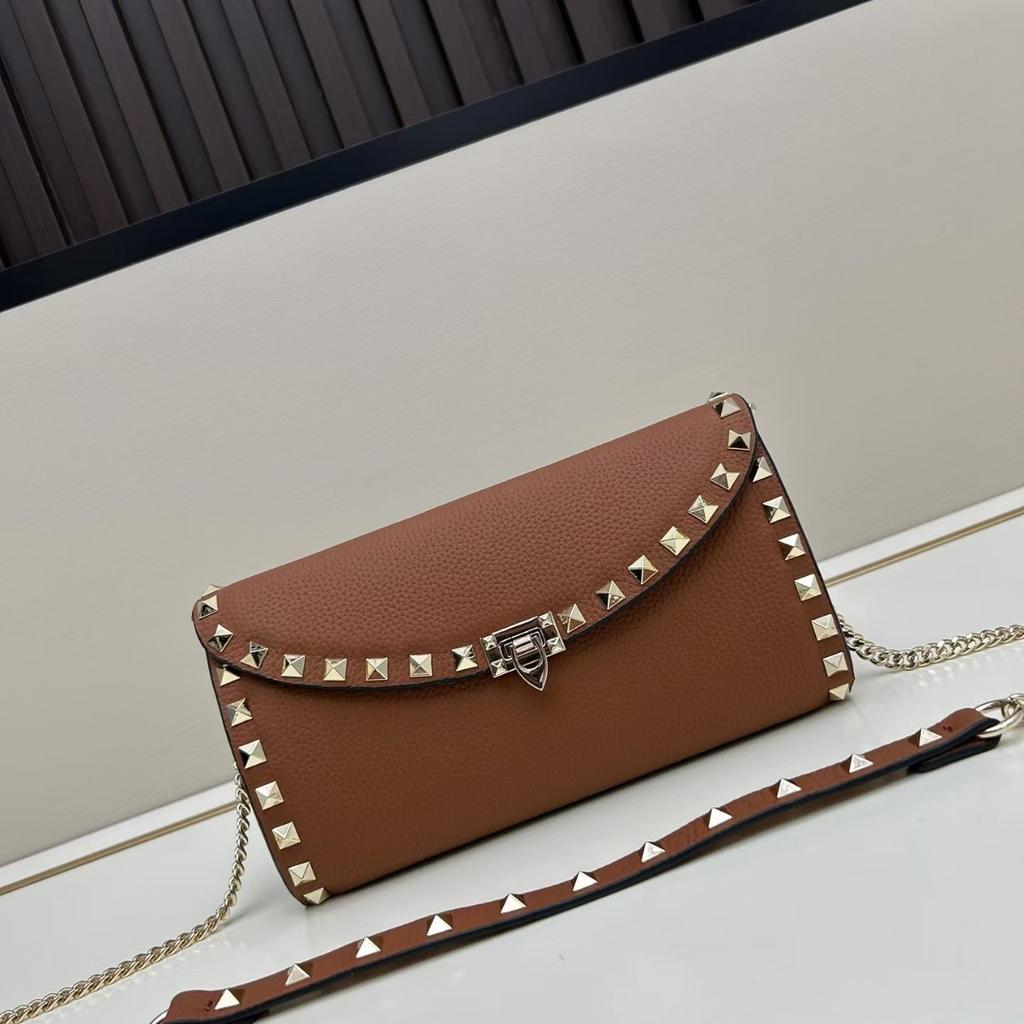 Trend zomer nieuw casual klinknagel klein vierkant tasje gepersonaliseerde schoudertas voor messenger mobiele telefoon tasje klein fris dames tasje groothandel