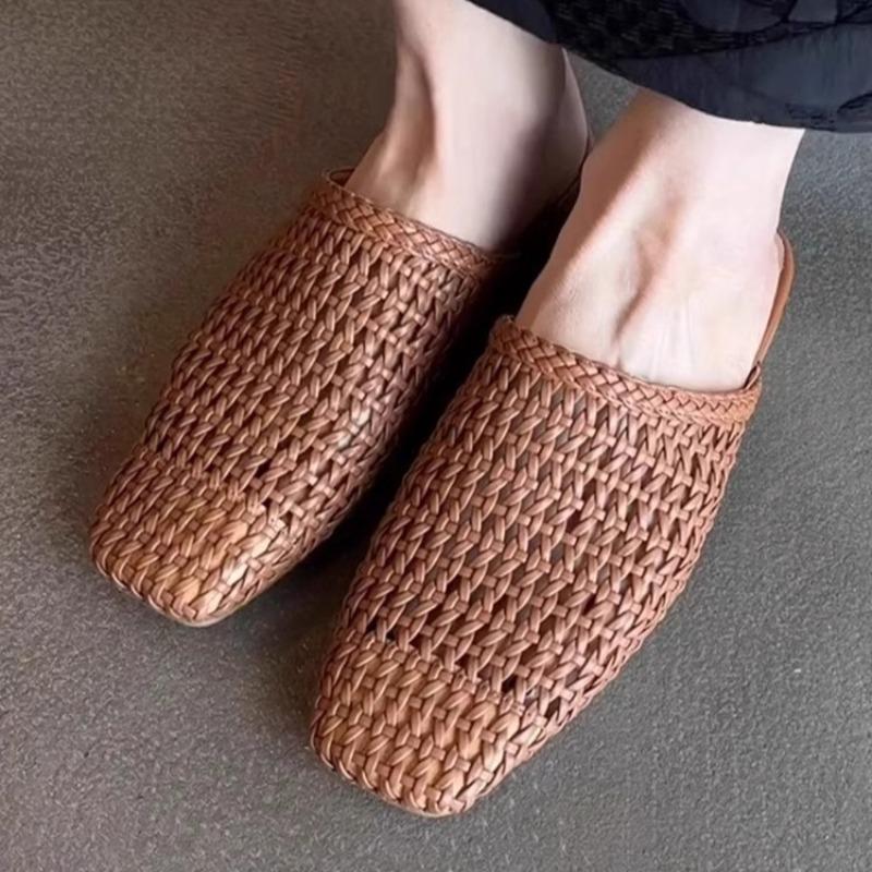 Fashion Ladies Shoes 2025 Closed Toe Women's Slippers Fashion Outdoor Casual New Hollow Out Light Soft Bottom Best Seller Flat Slippers