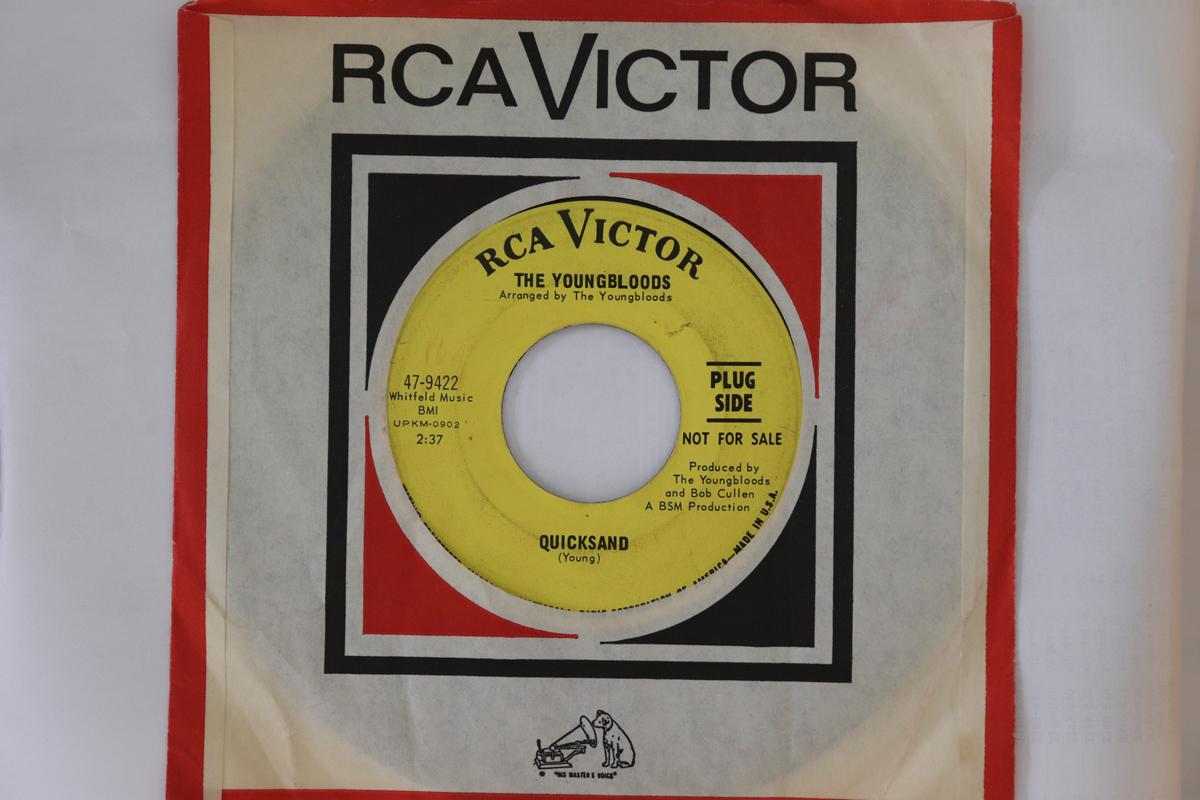 

7-дюймовая пластинка YOUNGBLOODS - Quicksand 479422 RCA Victor 1967 США Рок Б/У