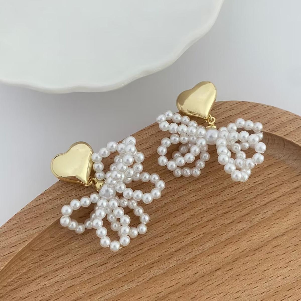 Elegant Retro Heart Pearl Bow Earrings - Sweet, Luxurious Design with S925 Silver Studs