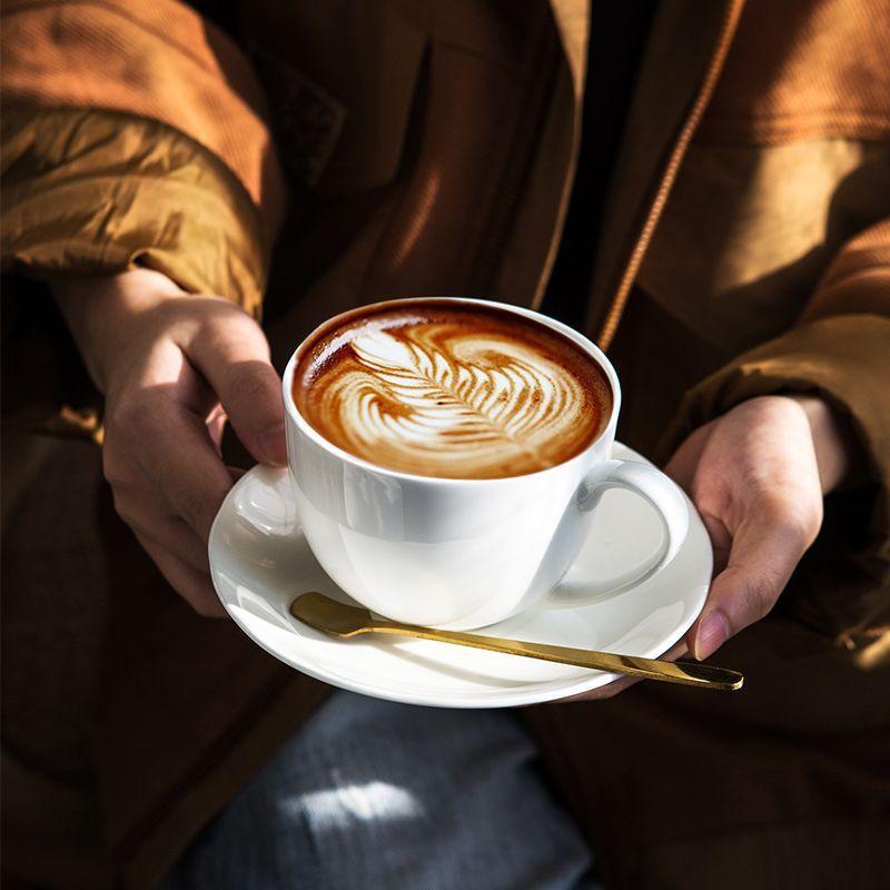 Bone china coffee cup and saucer set, high-end exquisite English-Italian latte latte flower cup, pure white markup cup.