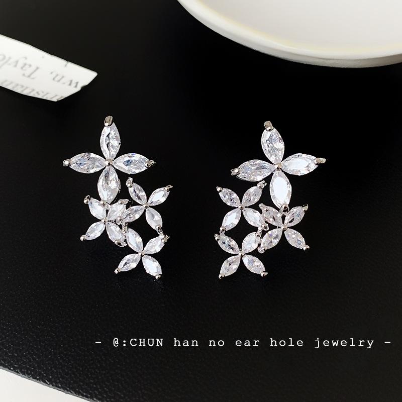 

Ear-free earrings~ Zircon four-flower earrings, earrings, super immortal temperament, light luxury, high-end mosquito coil disc earclips
