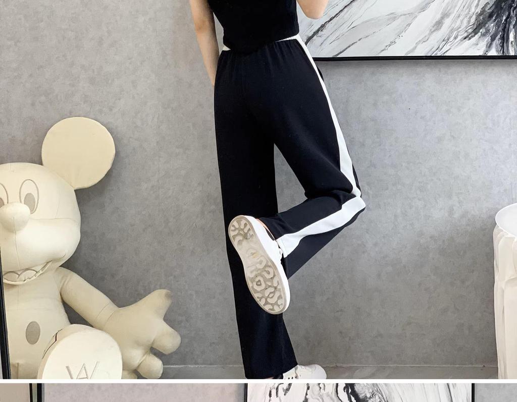Elegant Women's Summer Casual Suit: Stylish Wide-Leg Pants Two-Piece Set for an Age-Reducing Street Style.