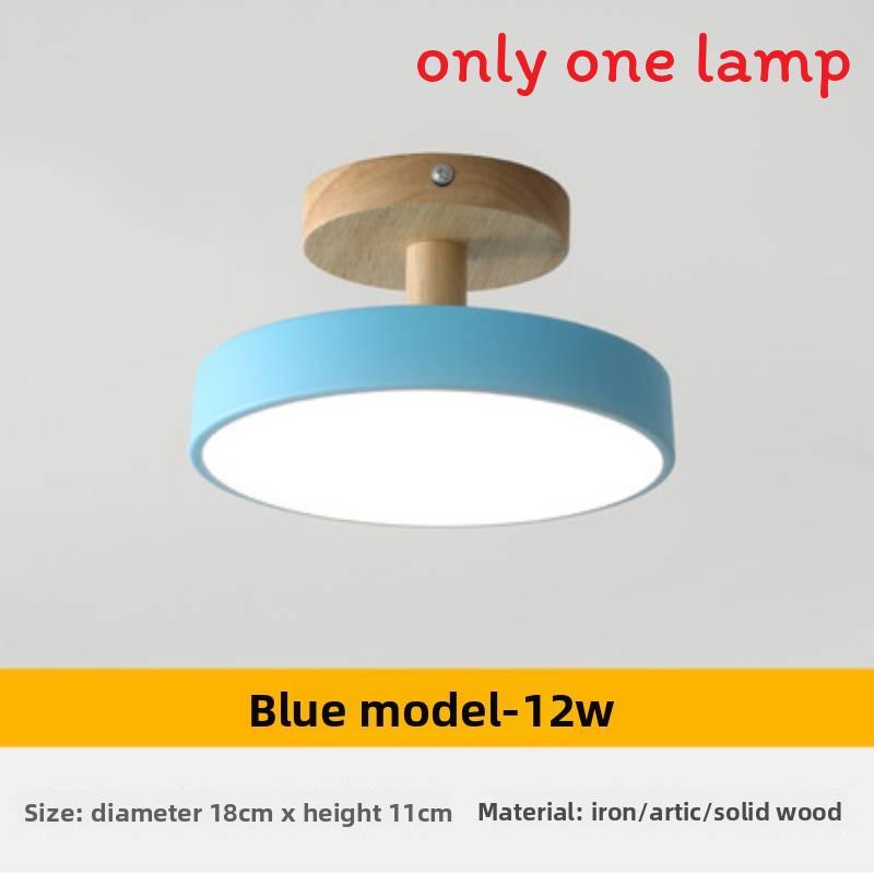 Minimalistische nordische LED-Deckenleuchte mit Holzkörper für die Beleuchtung von Hausfluren