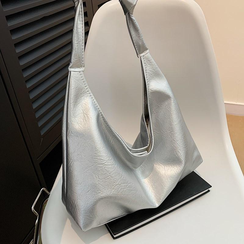 

Американский ретро колледж стиль сумка большой вместимости женская 2025 осень и зима новая сумка-тоут на плечо в стиле Майяр серебряный