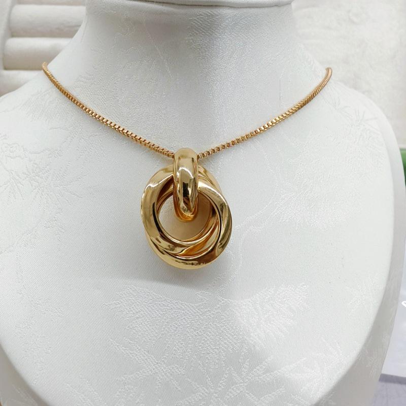 Elegant European & American Luxurious Geometric Twist Earrings & Necklace Set