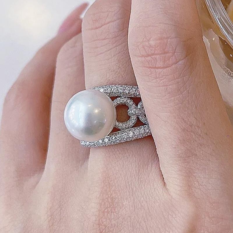 Huitan Anillo de Perla Sintética de Lujo para Mujer Incrustado con Circonita Cúbica Brillante Encantadores Accesorios de Boda Compromiso Joyería