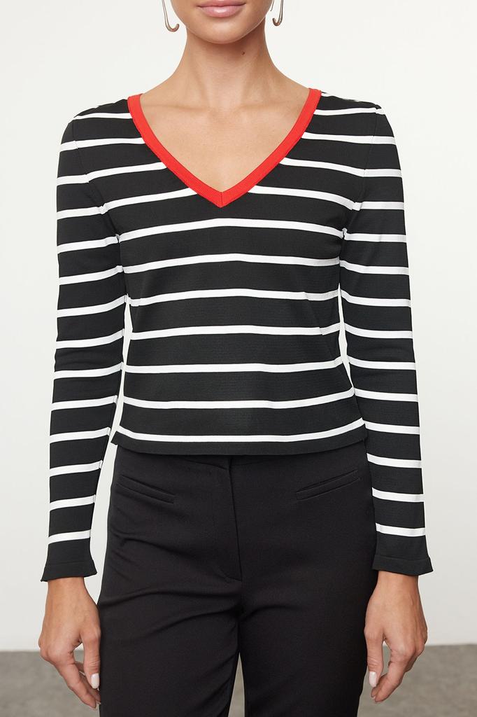 Women's Elegance Style Sweater Black Crop Striped V-Neck Knitwear Sweater