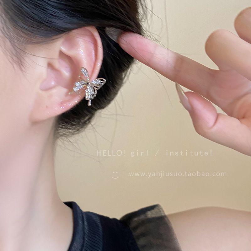 

Прохладный Ветер Полые Циркониевые Банты Доступная Роскошь Стразы