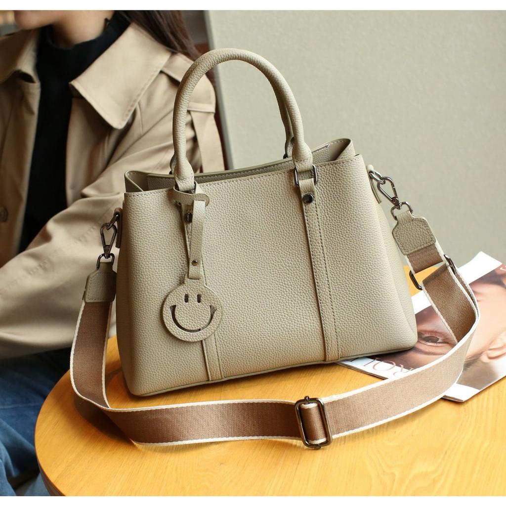 Cowhide Shoulder Women's Bag, Large Capacity Messenger, Women's, Stylish and Simple Shopping Bag, Multi-compartment