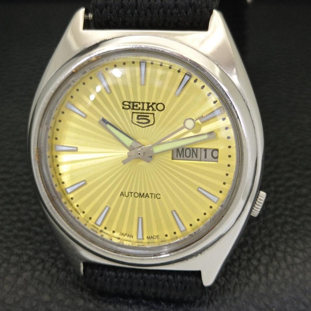 SEIKO 5 AUTOMATIC 7009A JAPAN MENS VINTAGE GOLDEN COLOR DIAL WATCH a701627-5 R206c-a701627