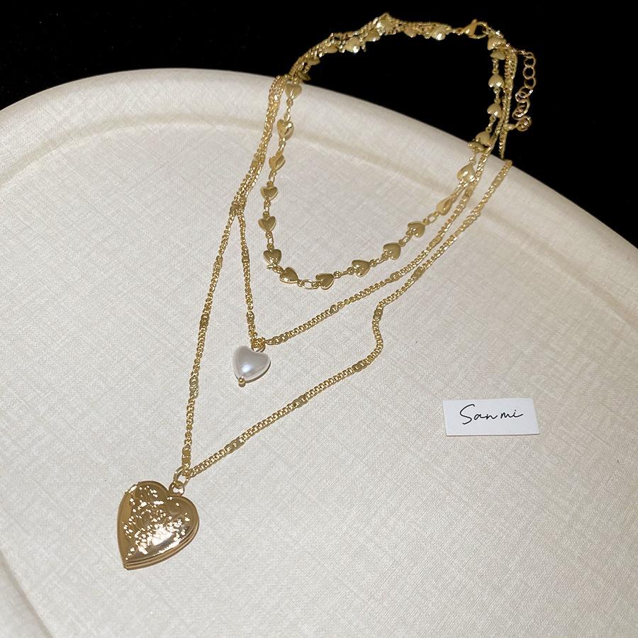 Love pendant, three-layer pearl necklace, versatile niche personality collarbone chain, light luxury temperament