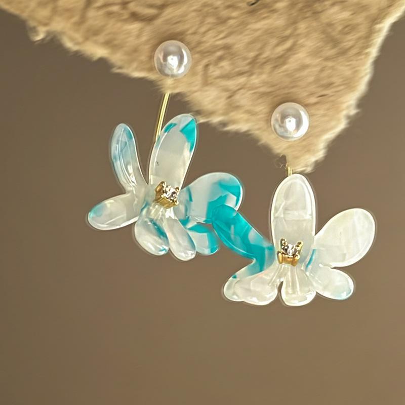 Boucles d'oreilles bohèmes roses à fleurs de perles de rocaille et pompons de perles