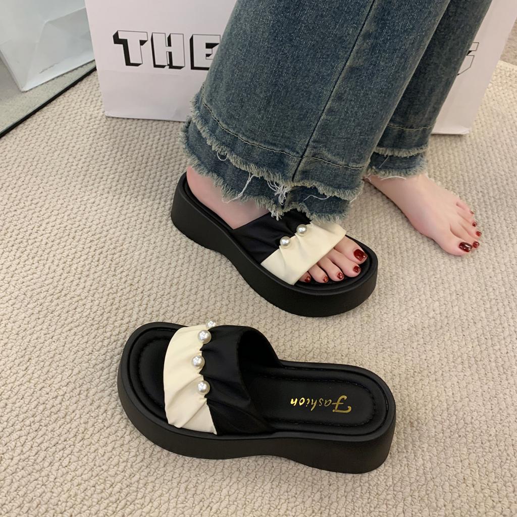 Slippers Women's Summer Wear 2025 New Fashion Thick-bottomed Muffin Sandals Internet Celebrity Super Fire Beach Folds