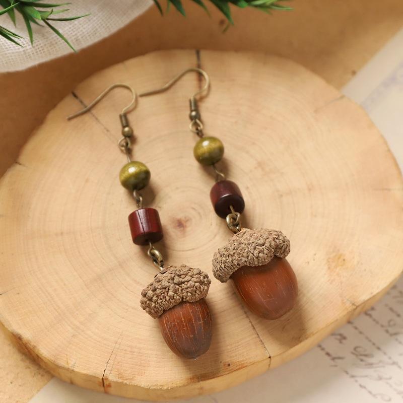 Retro handgefertigte Pflanzenfrucht-Ohrringe Mori Tannenzapfen literarischer und ethnischer Stil traditionelle chinesische Medizin Trockenfrucht Nische kreative Ohrringe Frauen