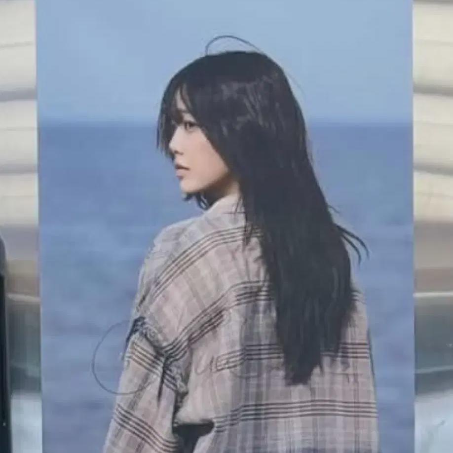 LOONA Kim Ji-woo And Chu Autographed Poster