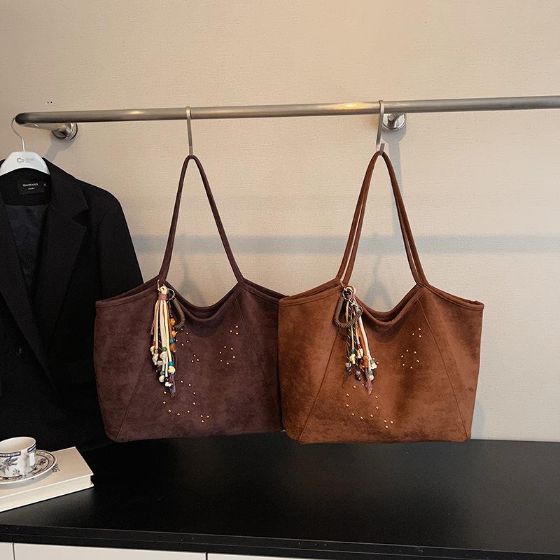 Large capacity retro underarm bag women's 2025 autumn new suede tote bag portable shoulder women's bag