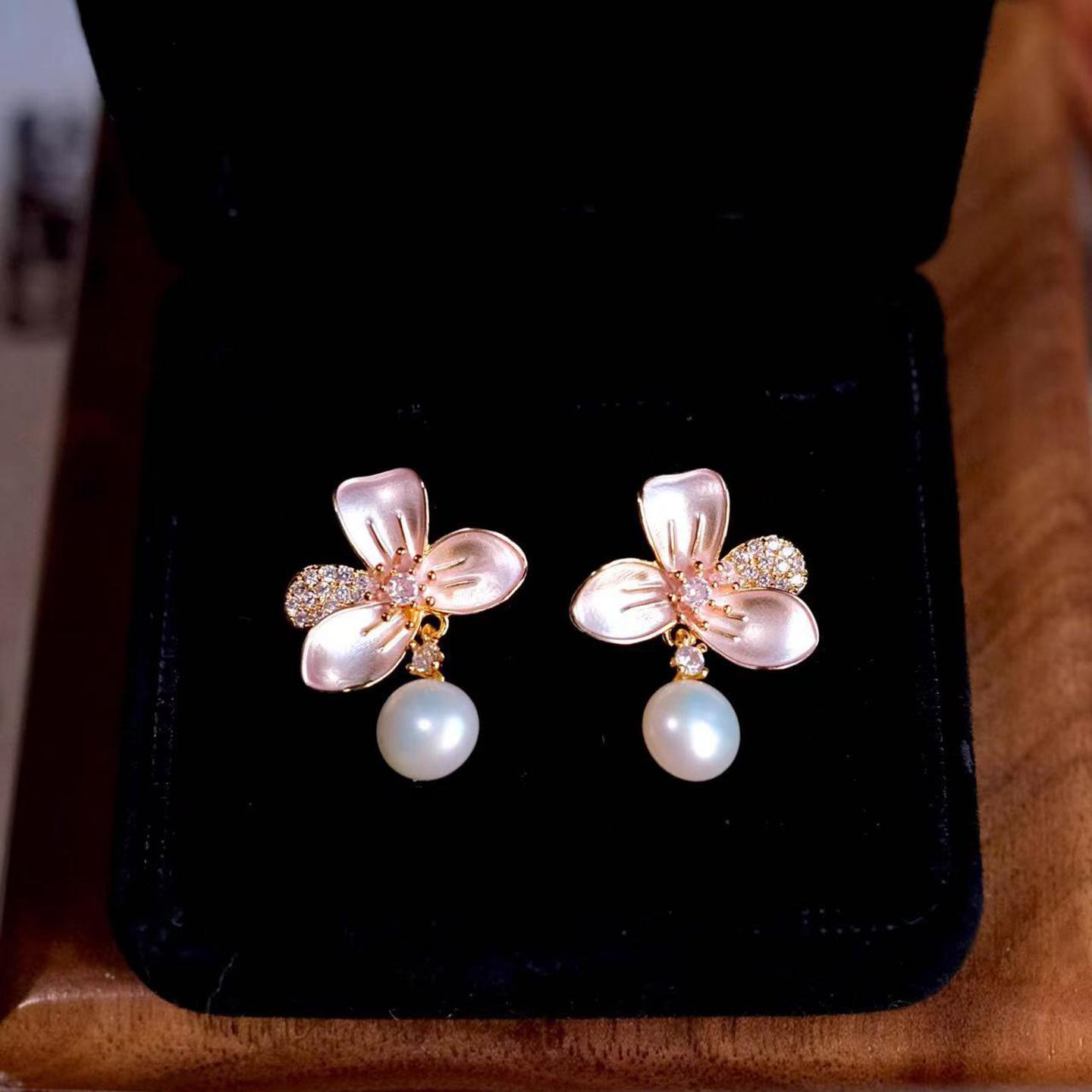 French Light Luxury Natural Freshwater Pearl Earrings Women s Simple High Sense Gradual Change Pink Oil Pearl Petal Stud Earrings 2026