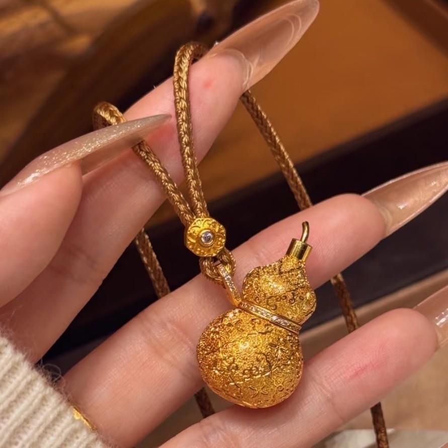 NCN Traditional crushed ice fragrance sachet gourd pendant necklace for women, new Chinese style, light luxury, high-end, long sweater chain